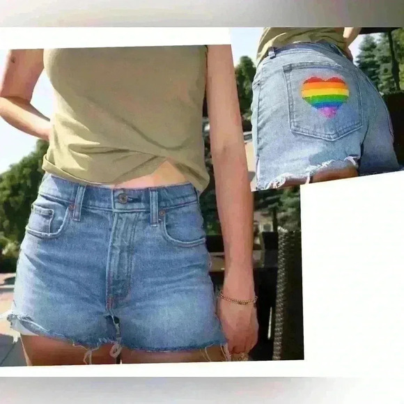 Abercrombie & Fitch Mom Hight Rise Denim  Pride Sequin Heart Shorts Size 30/10 - Picture 1 of 13